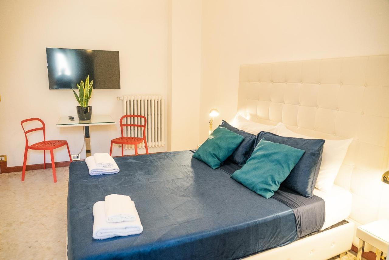 Savoia & Cavour _ Premium Signature _ Hotel Бари Екстериор снимка