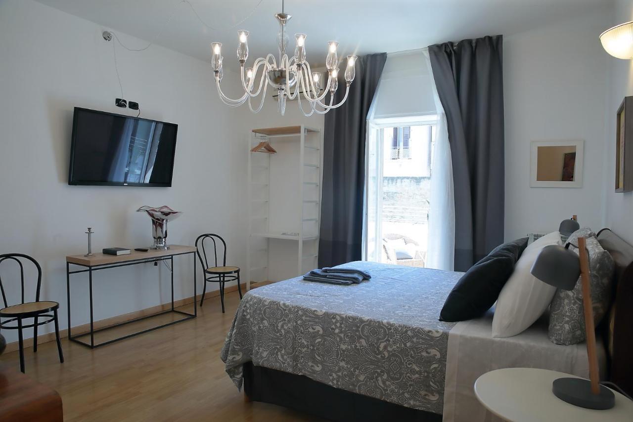 Savoia & Cavour _ Premium Signature _ Hotel Бари Екстериор снимка