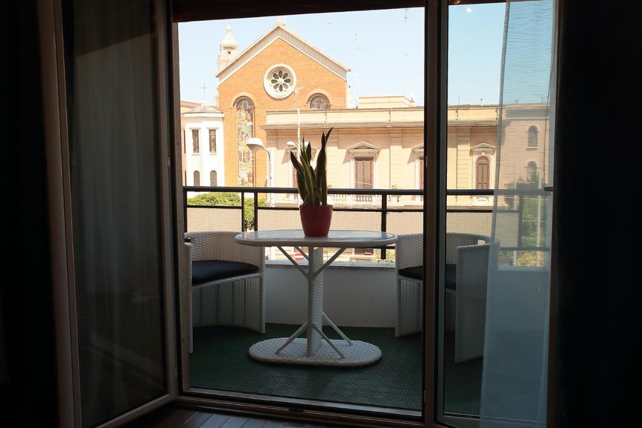 Savoia & Cavour _ Premium Signature _ Hotel Бари Екстериор снимка