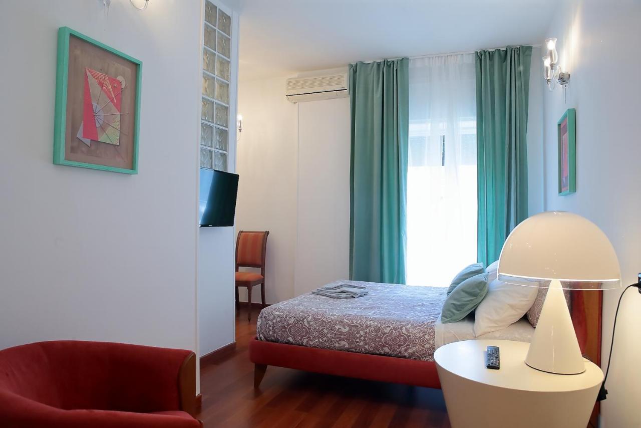 Savoia & Cavour _ Premium Signature _ Hotel Бари Екстериор снимка
