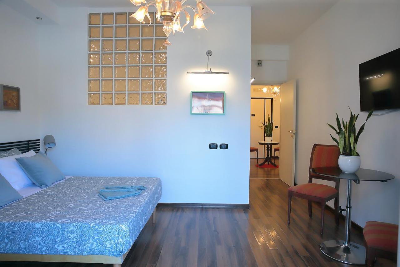 Savoia & Cavour _ Premium Signature _ Hotel Бари Екстериор снимка