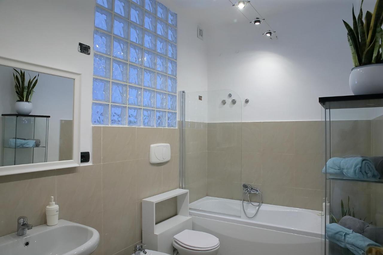 Savoia & Cavour _ Premium Signature _ Hotel Бари Екстериор снимка